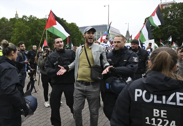 Berlin'de Filistin'e Destek Gösterilerine Polis Müdahalesi