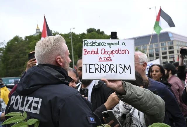 Berlin'de Filistin'e Destek Gösterilerine Polis Müdahalesi