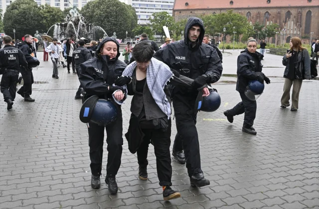 Berlin'de Filistin'e Destek Gösterilerine Polis Müdahalesi