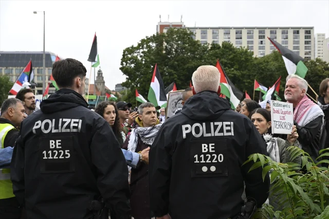 Berlin'de Filistin'e Destek Gösterilerine Polis Müdahalesi