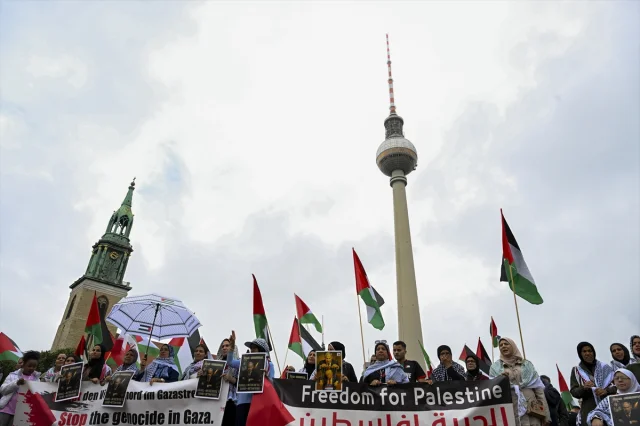 Berlin'de Filistin'e Destek Gösterilerine Polis Müdahalesi