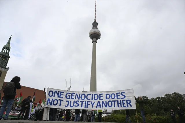 Berlin'de Filistin'e Destek Gösterilerine Polis Müdahalesi