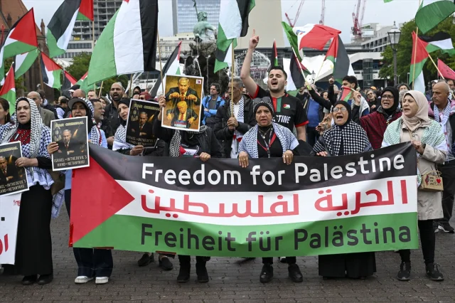 Berlin'de Filistin'e Destek Gösterilerine Polis Müdahalesi