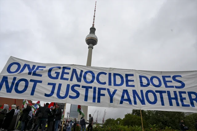 Berlin'de Filistin'e Destek Gösterilerine Polis Müdahalesi
