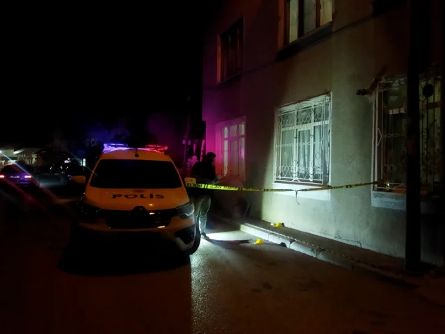 Konya'da Sekiz Yaşındaki Çocuğun Üçüncü Kattan Düşmesi Üzeri...