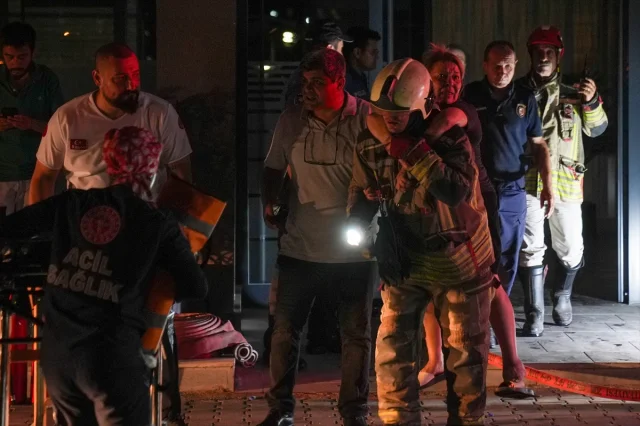 Ankara'nın Kalbinde Gökyüzüne Yükselen Alevler: 26 Katlı Binada Yangın