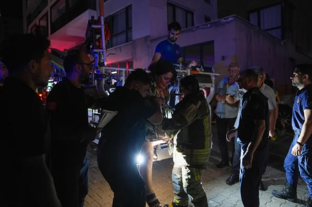 Ankara'nın Kalbinde Gökyüzüne Yükselen Alevler: 26 Katlı Binada Yangın