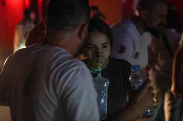 Ankara'nın Kalbinde Gökyüzüne Yükselen Alevler: 26 Katlı Binada Yangın