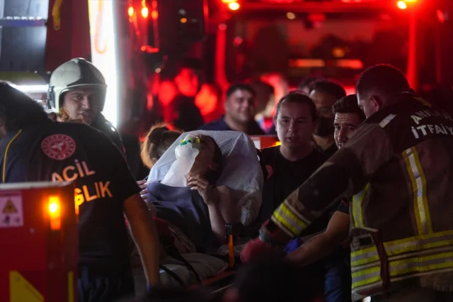 Ankara'nın Kalbinde Gökyüzüne Yükselen Alevler: 26 Katlı Binada Yangın
