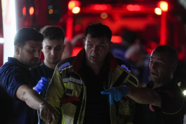 Ankara'nın Kalbinde Gökyüzüne Yükselen Alevler: 26 Katlı Binada Yangın