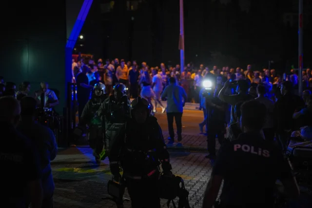 Ankara'nın Kalbinde Gökyüzüne Yükselen Alevler: 26 Katlı Binada Yangın