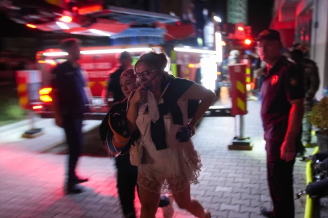 Ankara'nın Kalbinde Gökyüzüne Yükselen Alevler: 26 Katlı Binada Yangın