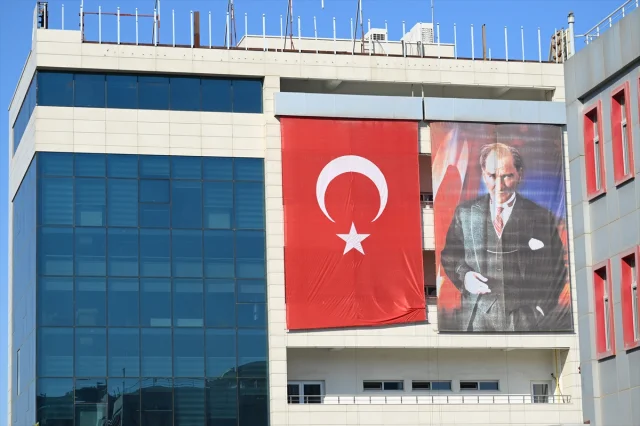 Trakya'da Kamu Binaları Türk Bayraklarıyla Donatıldı