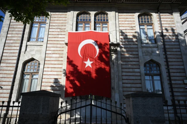 Trakya'da Kamu Binaları Türk Bayraklarıyla Donatıldı