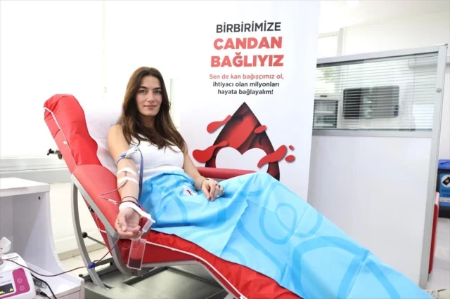 Ünlüler Türk Kızılayının Kan Bağışı Kampanyasına Güçlü Destek Verdi