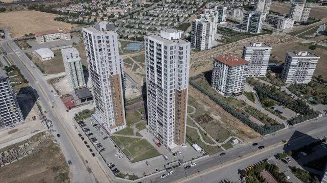 Ankara'da 26 Katlı Binada Çıkan Yangının Ardındaki Sebepler Araştırılıyor