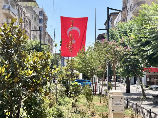 Siirt'te Terörsüz Türkiye Çağrısı Türk Bayraklarıyla Destekl...