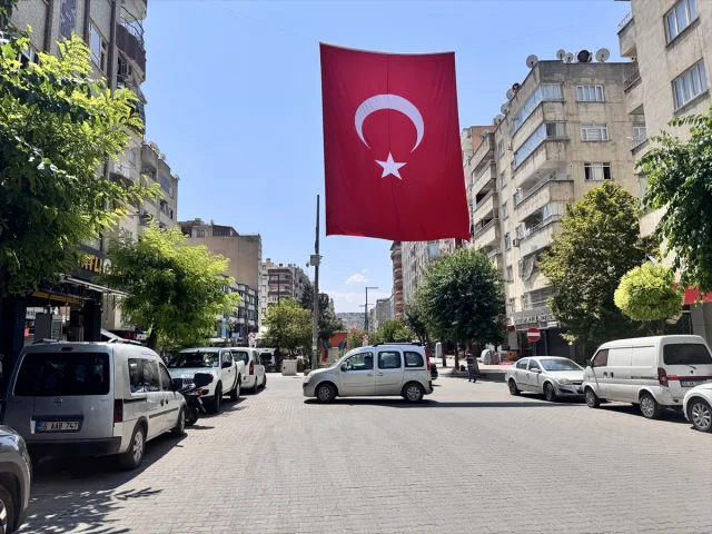 Siirt'te Terörsüz Türkiye Çağrısı Türk Bayraklarıyla Desteklendi
