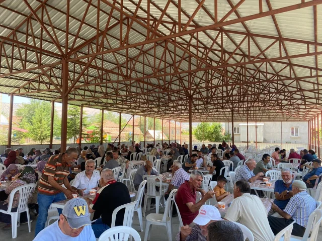 Antalya'nın Elmalı İlçesinde İmece Usulüyle Aşure Şöleni
