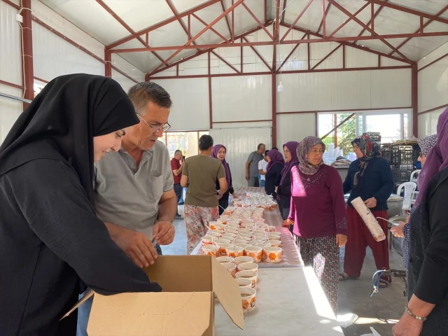 Antalya'nın Elmalı İlçesinde İmece Usulüyle Aşure Şöleni