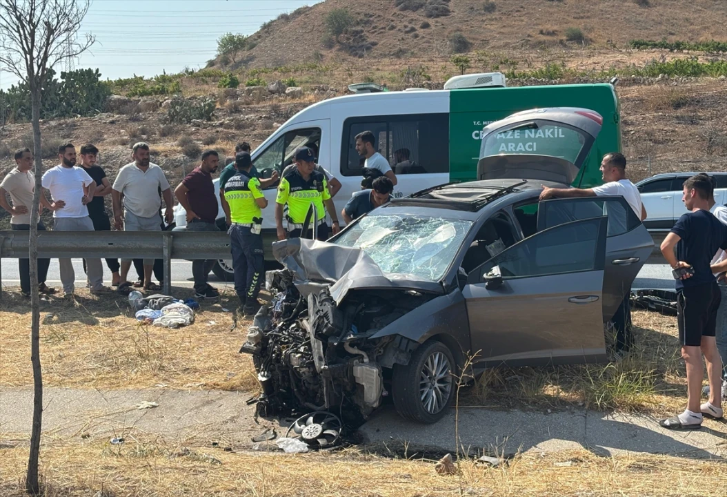 Mersin'de Üzücü Kaza: Tırla Çarpışan Otomobilde Can Kaybı ve Yaralılar