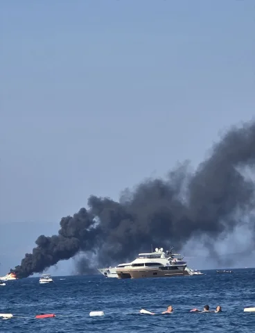 Bodrum'da Korkutan Yangın: Motoryat Alevlere Teslim Oldu