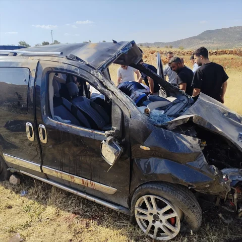 Mardin Dargeçit'te Trafik Kazası Hafif Ticari Araç Devrildi