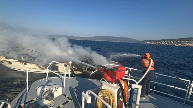 Bodrum'da Alev Alan Motoryat Suya Gömüldü