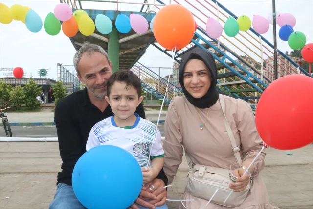 Rize'de Kansere Karşı Zafer Kutan Emir Ali'nin Mutluluğu Balonlarla Kutlandı