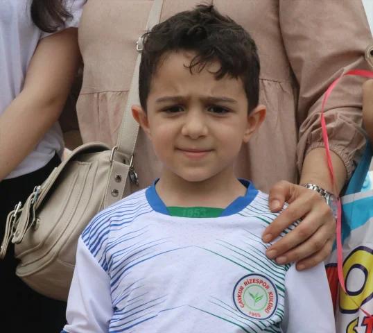 Rize'de Kansere Karşı Zafer Kutan Emir Ali'nin Mutluluğu Balonlarla Kutlandı