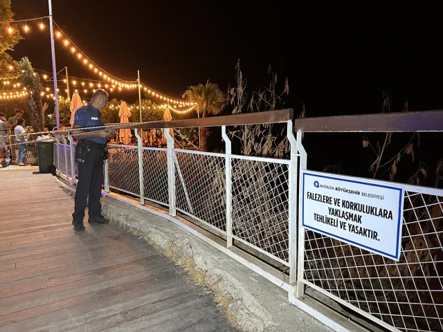 Antalya'nın Tarihi Falezlerinde Tehlikeli Kaza