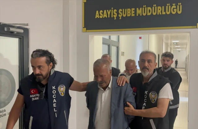 Kocaeli'de Aile İçinde Silahlı Kavga: İki Kişi Hayatını Kayb...