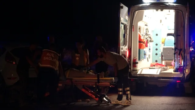 Çanakkale'de Trafik Kazası: Üç Kişi Yaralandı