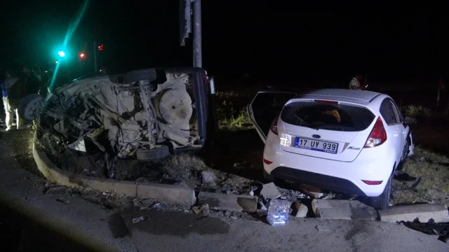 Çanakkale'de Trafik Kazası: Üç Kişi Yaralandı