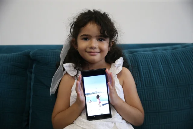 Hatay'da Pilotun Jestine Minik El Sallama Karşılık Verdi