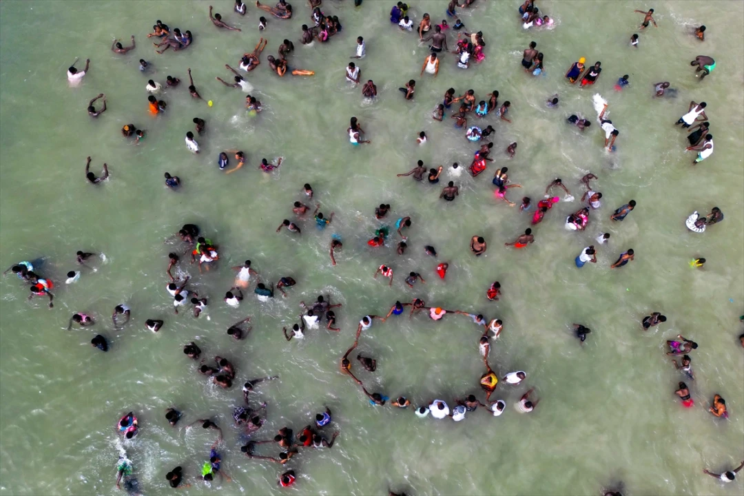 Dakar'ın Plajlarına Yoğun İlgi Su Sporları ve Eğlence