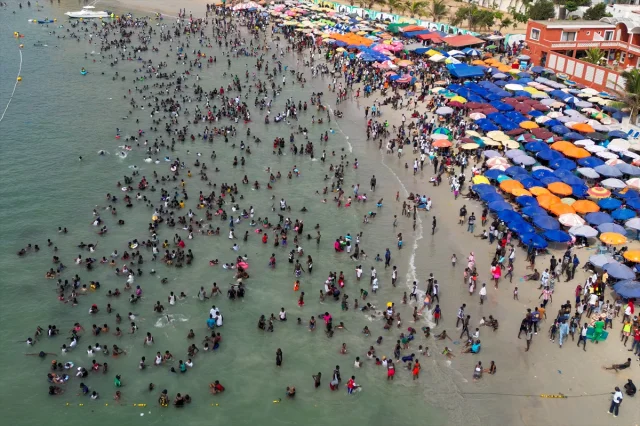 Dakar'ın Plajlarına Yoğun İlgi Su Sporları ve Eğlence