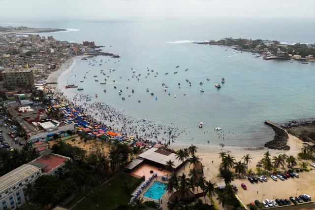 Dakar'ın Plajlarına Yoğun İlgi Su Sporları ve Eğlence