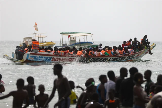 Dakar'ın Plajlarına Yoğun İlgi Su Sporları ve Eğlence