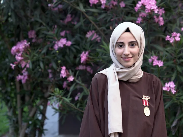 15 Temmuz'un Direnişçi Genç Kızı: Adviyye Gül İsmailoğlu'nun Unutulmaz Hikayesi