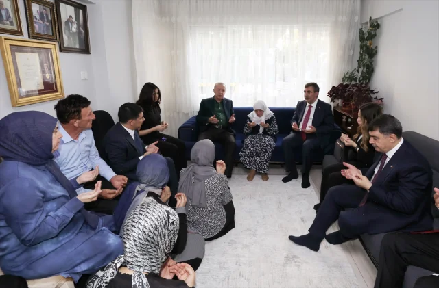 Cumhurbaşkanı Erdoğan Şehit Ailesine Anlamlı Ziyaret Gerçekleştirdi