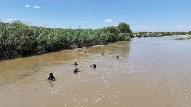 Dicle Nehri'nde Dramatik Arama Çalışması Devam Ediyor