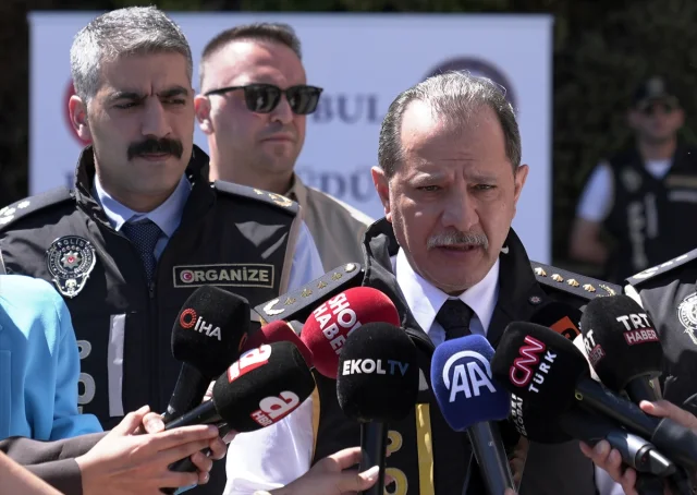 İstanbul'da Dev Suç Operasyonu: Yüzlerce Silah Ele Geçirildi