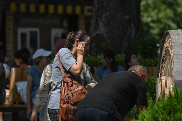 Ankara'da Kavurucu Sıcaklar: Vatandaşlar Çareyi Parklarda Buluyor