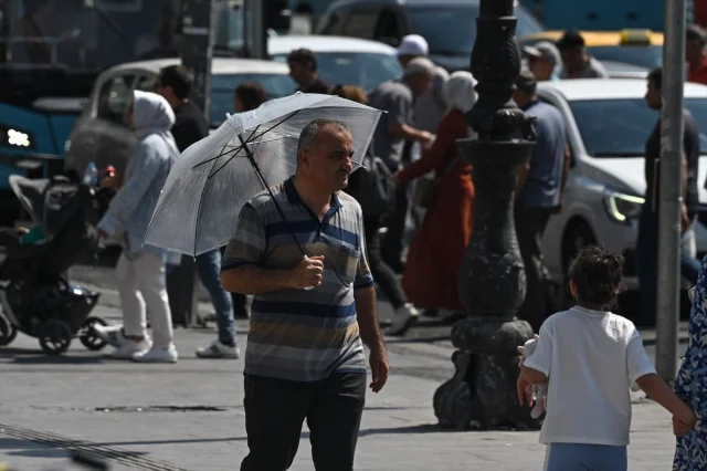 Ankara'da Kavurucu Sıcaklar: Vatandaşlar Çareyi Parklarda Buluyor