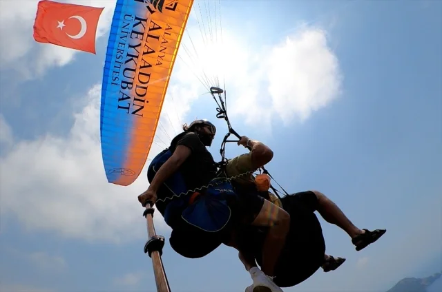 Antalya'da Unutulmaz Anma: Öğrenciler Gökyüzü ve Sualtı Etkinlikleriyle 15 Temmuz'u Hatırladı