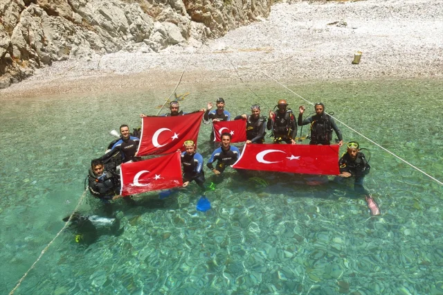 Antalya'da Unutulmaz Anma: Öğrenciler Gökyüzü ve Sualtı Etkinlikleriyle 15 Temmuz'u Hatırladı