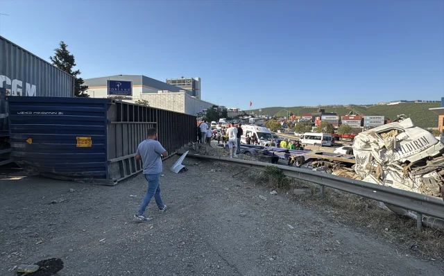 Kocaeli'de Zincirleme Kaza Faciaya Yol Açtı