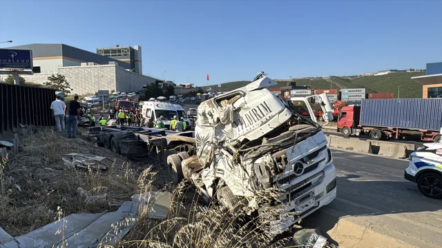 Kocaeli'de Zincirleme Kaza Faciaya Yol Açtı
