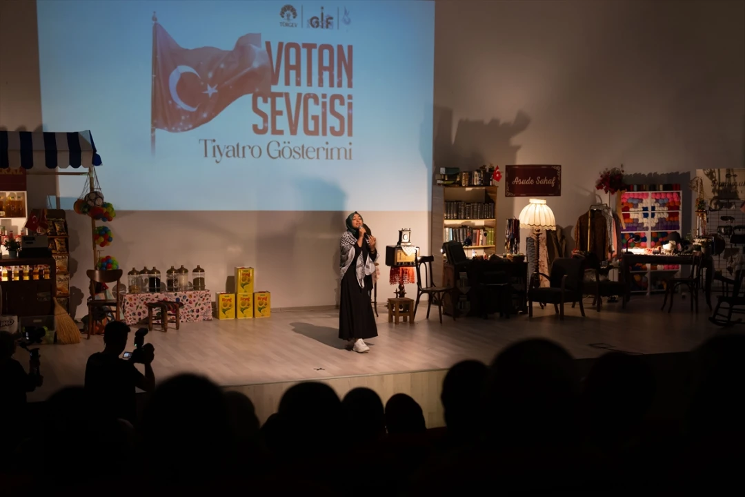 Ankara'da "Vatan Sevgisi" Coşkusuyla Tiyatro Sahnesine Çıktı